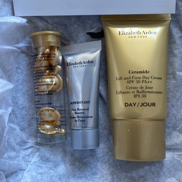 Elizabeth Arden New Cosmetic Bag - Picture 6 of 14